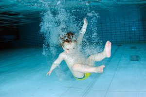 Baby-, Peuter- en Kleuter Portretfotografie Onderwaterfotoshoot